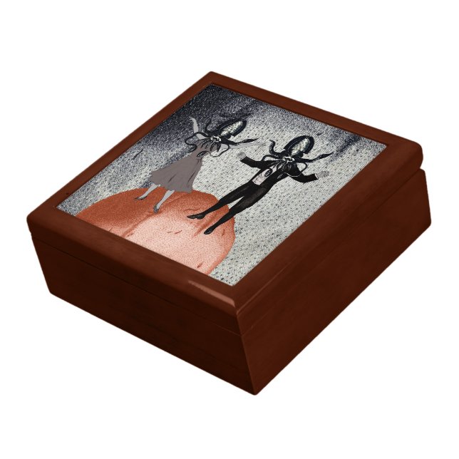 Aliens dance celebration jewelry box (Side)