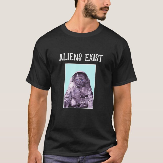 Aliens Exist Ufo Hunter Cat T-Shirt (Front)