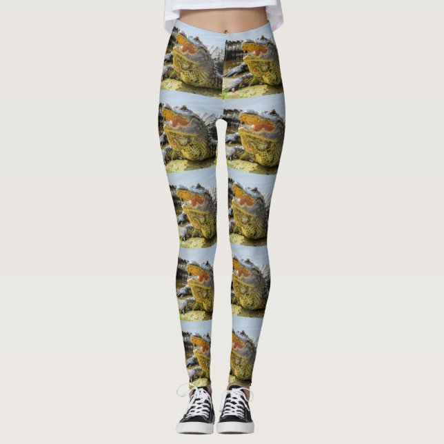 Alligator portrait. Face to Face Leggings (Front)