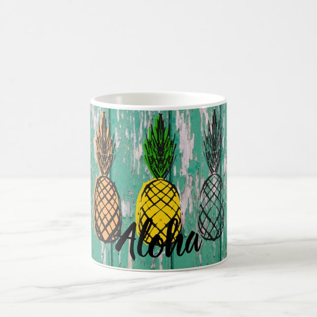 Aloha pineapple vintage packs coffee mug (Center)