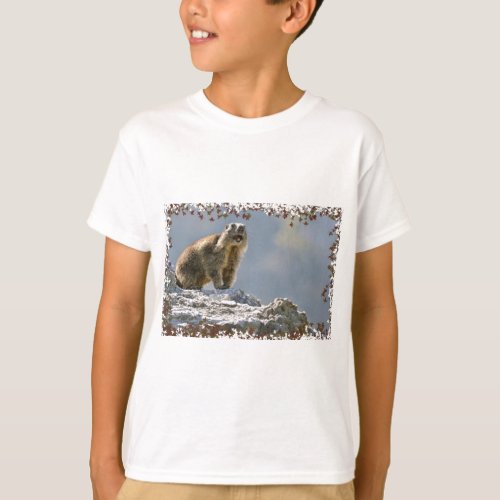 Alpine marmot in leaves frame T_Shirt