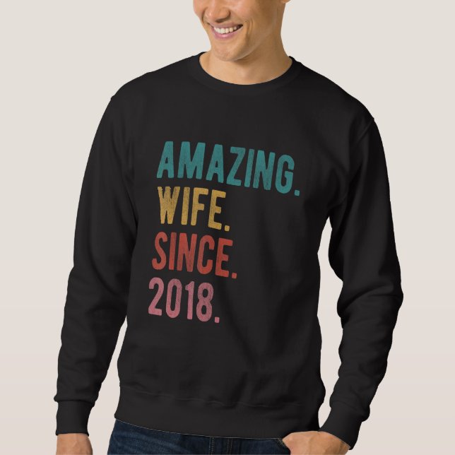 Amazing Wife Since 2018  4th Wedding Aniversary He Sweatshirt (Front)