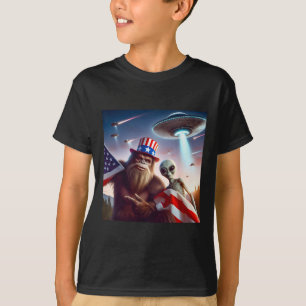 American Flag Sasquatch With Alien Ufo Bigfoot 4th T-Shirt