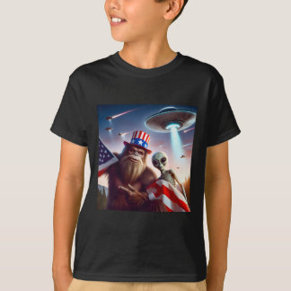American Flag Sasquatch With Alien Ufo Bigfoot 4th T-Shirt