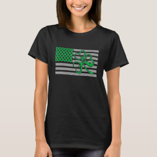 American Flag Shamrock Clovers St Patricks Day Men T-Shirt