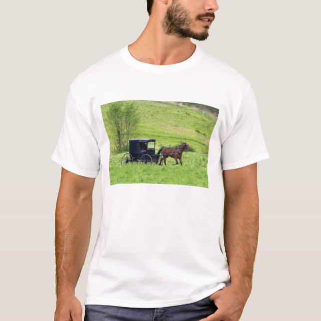 Amish horse and buggy near Berlin, Ohio. T-Shirt (Front)