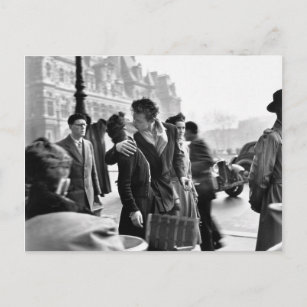 Amoureux Paris - 1950 - Robert Doisneau Postcard