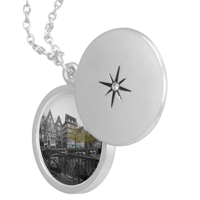 Amsterdam necklace (Front Right)