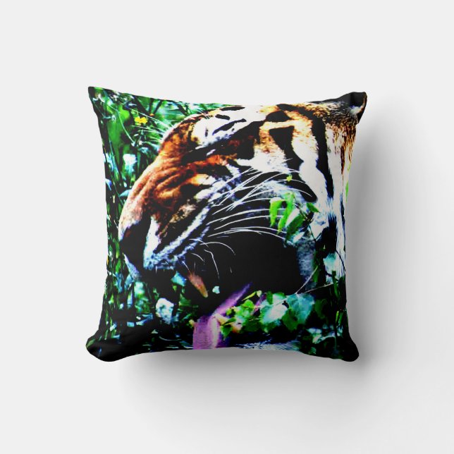 Amur Tiger tpcna Throw Pillow (Front)