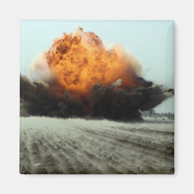 An explosion erupts magnet (Front)