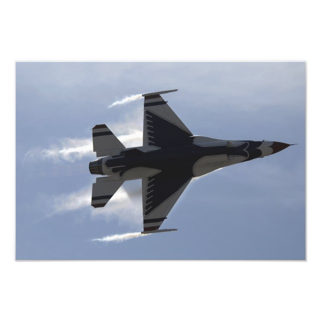 An F-16 Fighting Falcon pulls high G's Photo Print (Front)