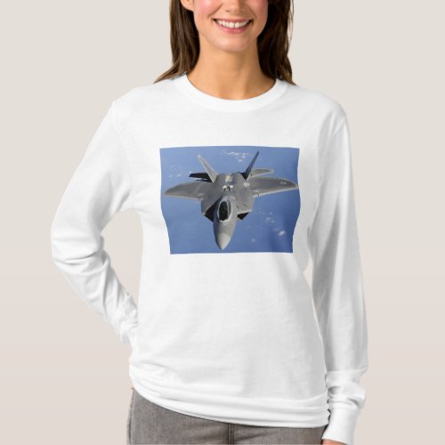 An F_22 Raptor moves into position to receive f 2 T_Shirt