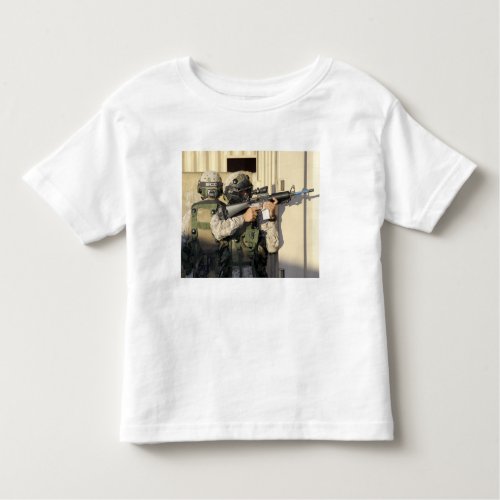 An infantry scout aims his weapon toddler t_shirt
