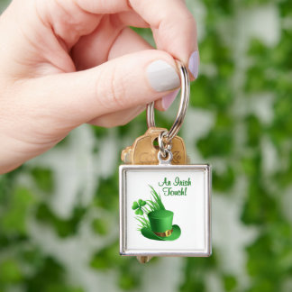 An Irish Touch Leprechaun Clove Hat in Grass Keychain