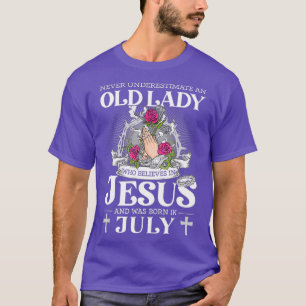 An Old Lady Who Believes In Jesus And Was Born T-Shirt