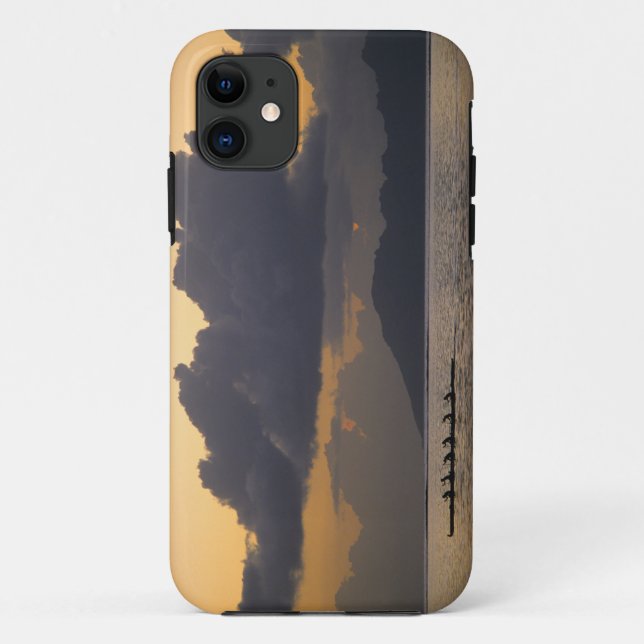 An outrigger canoe team practices off the coast Case-Mate iPhone case (Back)