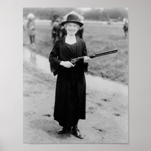 Annie Oakley Holding Rifle _ 1922 Poster