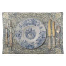 Antique Fabric Placemat with Delft Blue Plate