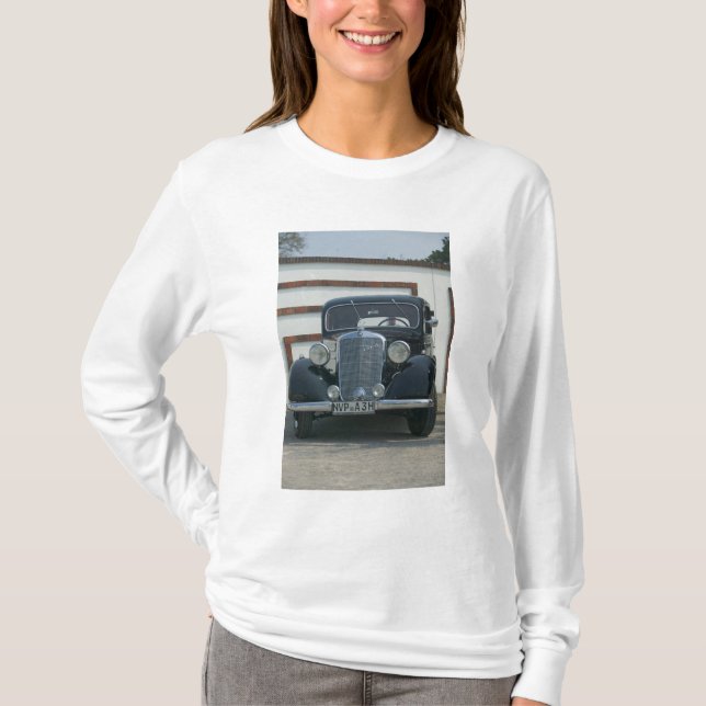 antique mercedes T-Shirt (Front)