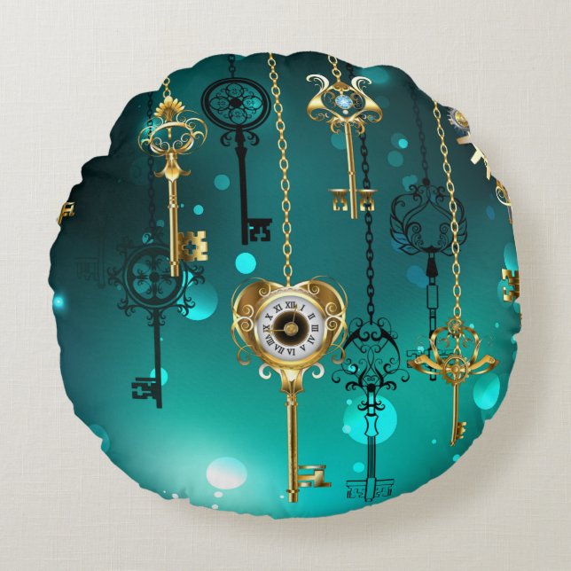 Antique Skeleton Keys on Green Background Round Pillow (Front)