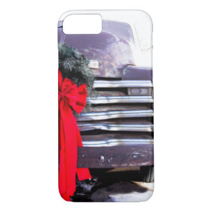 Antique Truck with Festive Christmas Wreath iPhone 8/7 Case