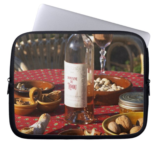 Aperitif and appetizers prepared: bread, olives, laptop sleeve (Front)