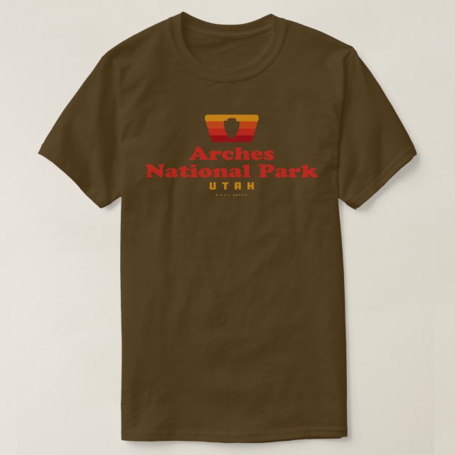 Arches National Park Retro Badge Arrowhead Red T-Shirt (Design Front)