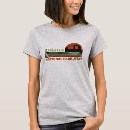 Arches National park Utah Delicate Arch vintage  T_Shirt