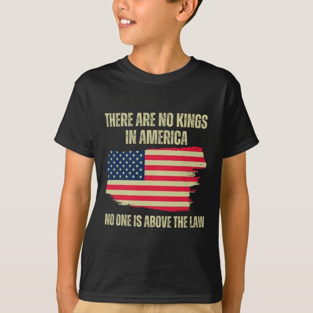 Are No Kings In America Us American Flag Trump 202 T-Shirt (Front)