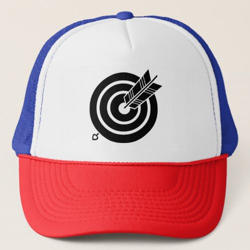 Arrow hit a round target trucker hat