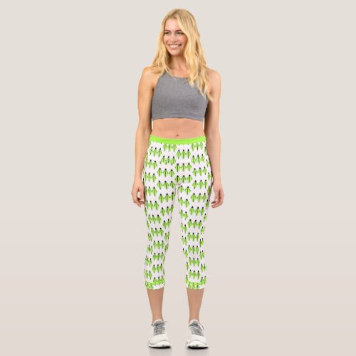 Art deco element in light green capri leggings