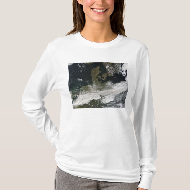 Ash plume from Eyjafjallajokull Volcano 2 T-Shirt (Front)
