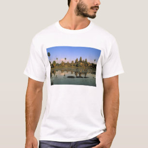 Asia, Cambodia, Siem Reap. Angkor Wat. 2 T-Shirt