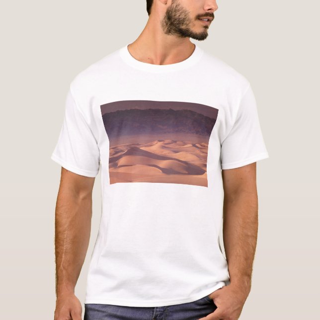 Asia, Mongolia, Gobi Desert, Gobi Gurvansaikhan T-Shirt (Front)