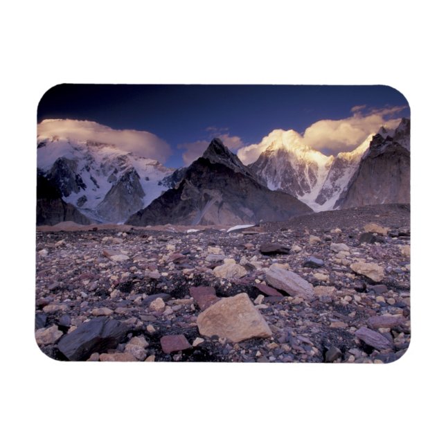Asia, Pakistan, Karakoram Range, Broad and Magnet (Horizontal)