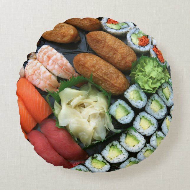 Assortment of Japanese sushi favorites Round Pillow (Front)