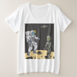 Astronaut and alien    plus size T-Shirt