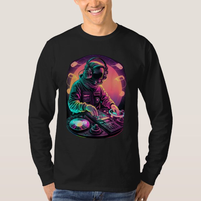 Astronaut DJ, DJing in Space, EDM cool Graphic T-Shirt (Front)