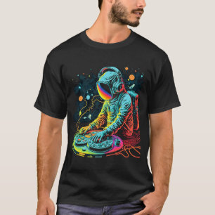 Astronaut DJ Playing Turntables in Space EDM cool T-Shirt