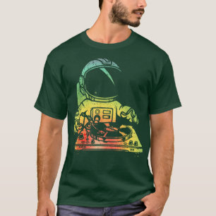 Astronaut DJ Vintage Astronaut Loves Music  T-Shirt