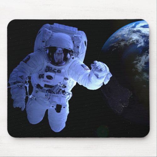 Astronaut im Weltall Mouse Pad