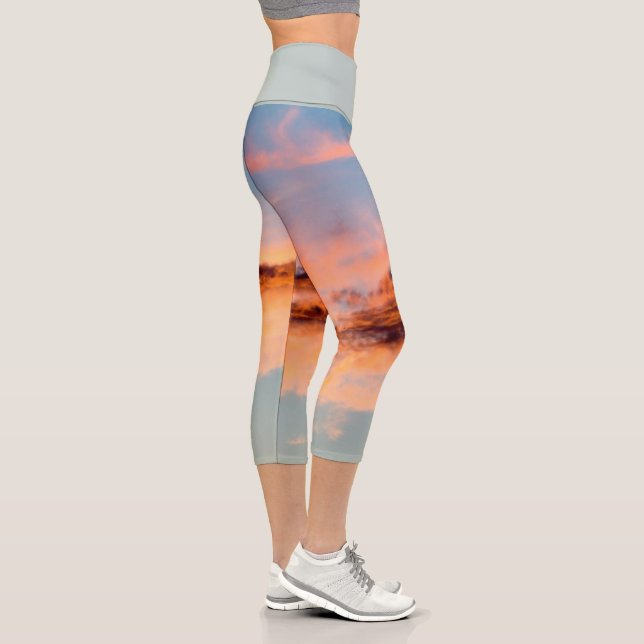 attraction consumption capri leggings (Right)