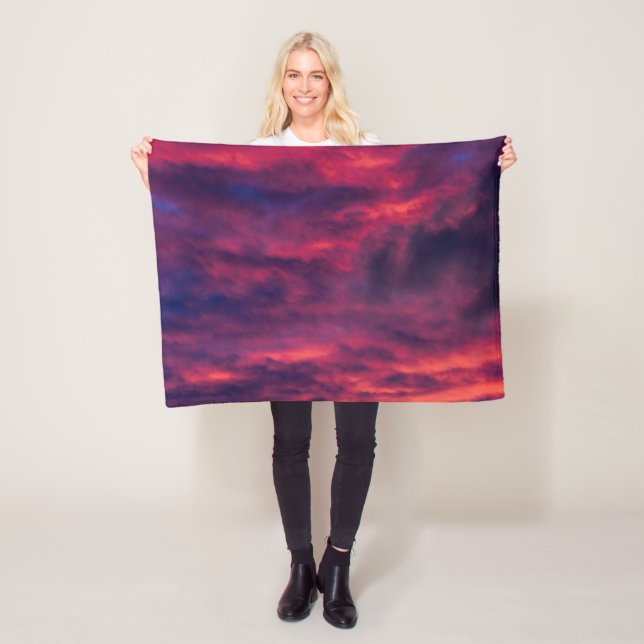 august red fleece blanket (In Situ)