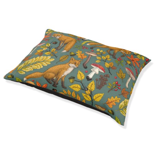 Autumn foxes on pine green pet bed