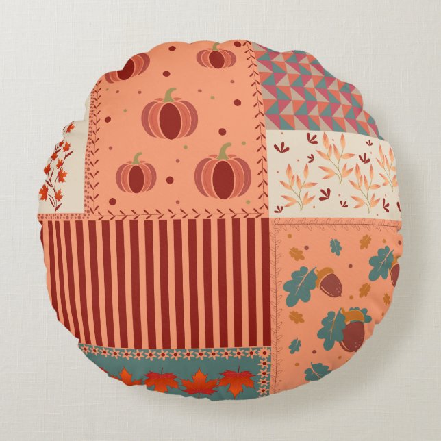 Autumn Leaf Acorn Patchwork Pattern Art Round Pillow (Front)