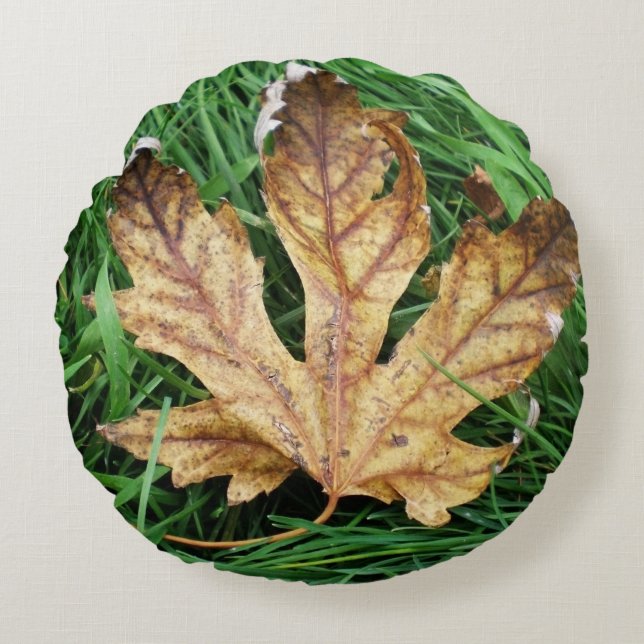 Autumn leaf with green grass round pillow (Front)