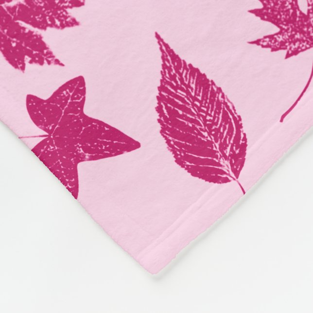 Autumn leaves - burgundy and shell pink fleece blanket (Corner)