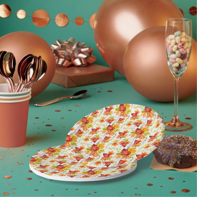 Autumn maple leaves pattern  paper plates (Multi)