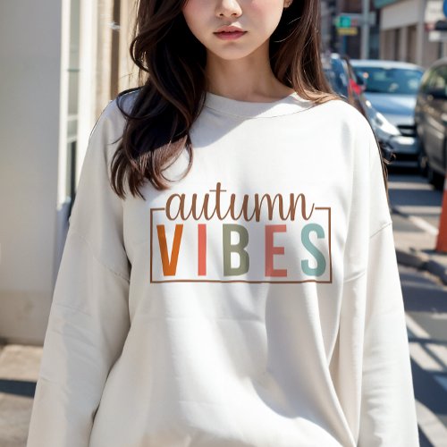 AUTUMN THEMED RETRO AUTUMN VIBES SWEATSHIRT