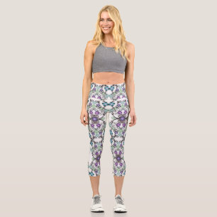 Awesome Lacy Look of Blue Violet Flowers Capri Leggings